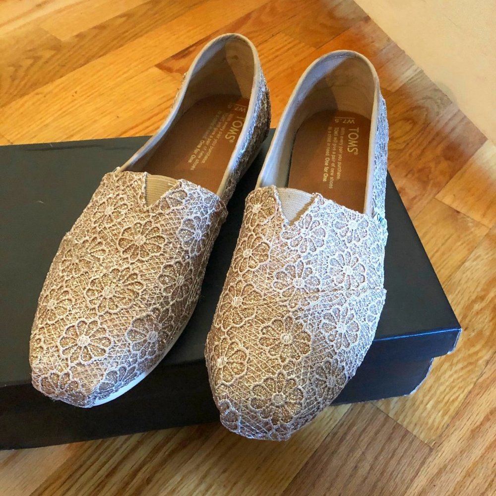 TOMS Women's Classics Rose Gold Crochet Glitter